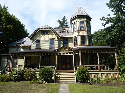 house at 112 sea cliff avenue