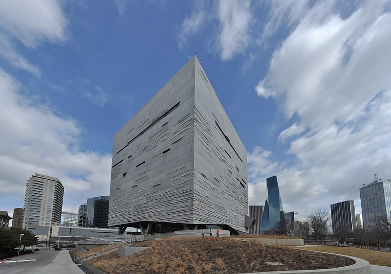 perot museum of nature and science dallas