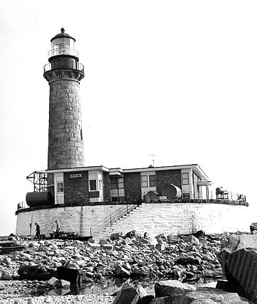 little gull island light