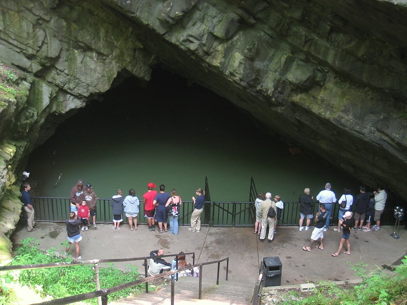 penns cave centre hall