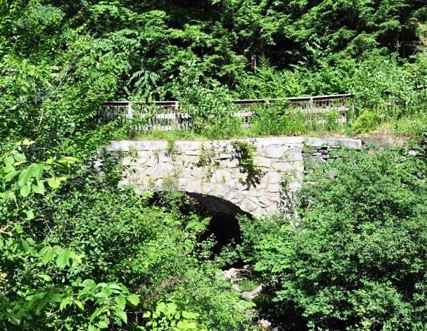 sacketts brook stone arch bridge putney