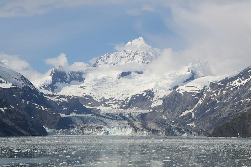 glaciar de johns hopkins parque nacional y reserva de la bahia de los glaciares