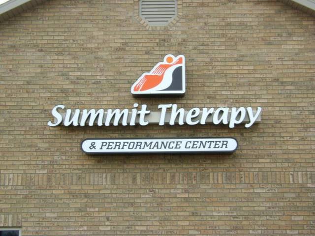 summit therapy performance center ontario