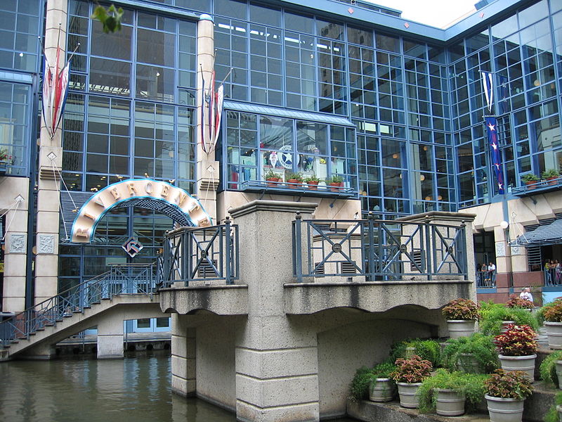 Shops at Rivercenter