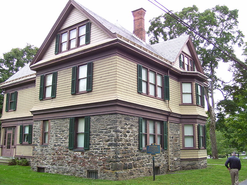 Huguenot Street Historic District