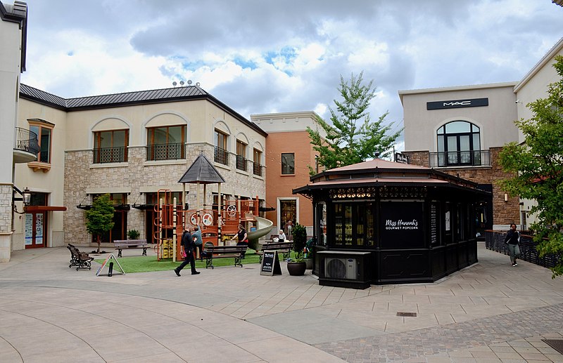 Bridgeport Village