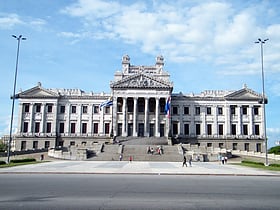 palacio legislativo del uruguay montevideo