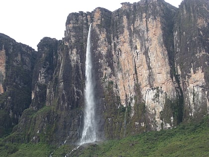 cuquenan falls canaima national park