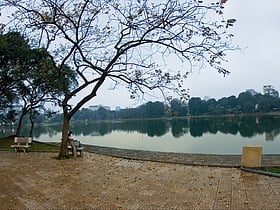Thiền Quang Lake