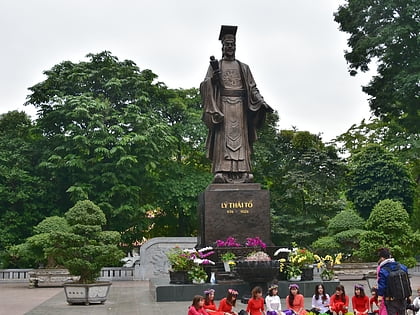 ly thai to statue park hanoi