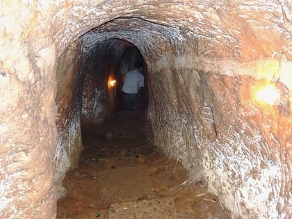Vịnh Mốc tunnels