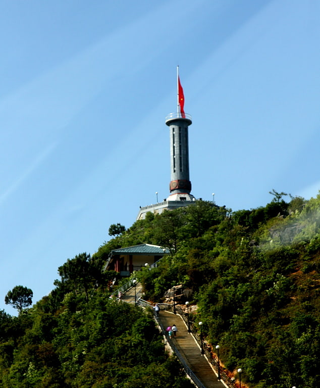 lung cu flag tower dong van