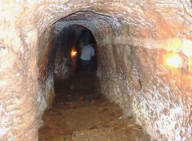 Vịnh Mốc tunnels